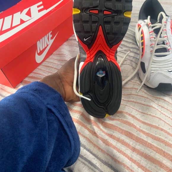 I’m selling Nike Air maxes - Picture 3 of 4